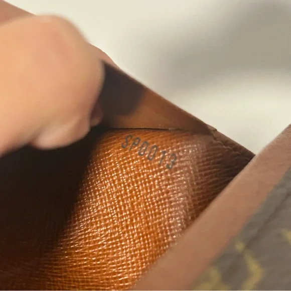 Louis Vuitton Coffrefort Wallet - Picture 12 of 12